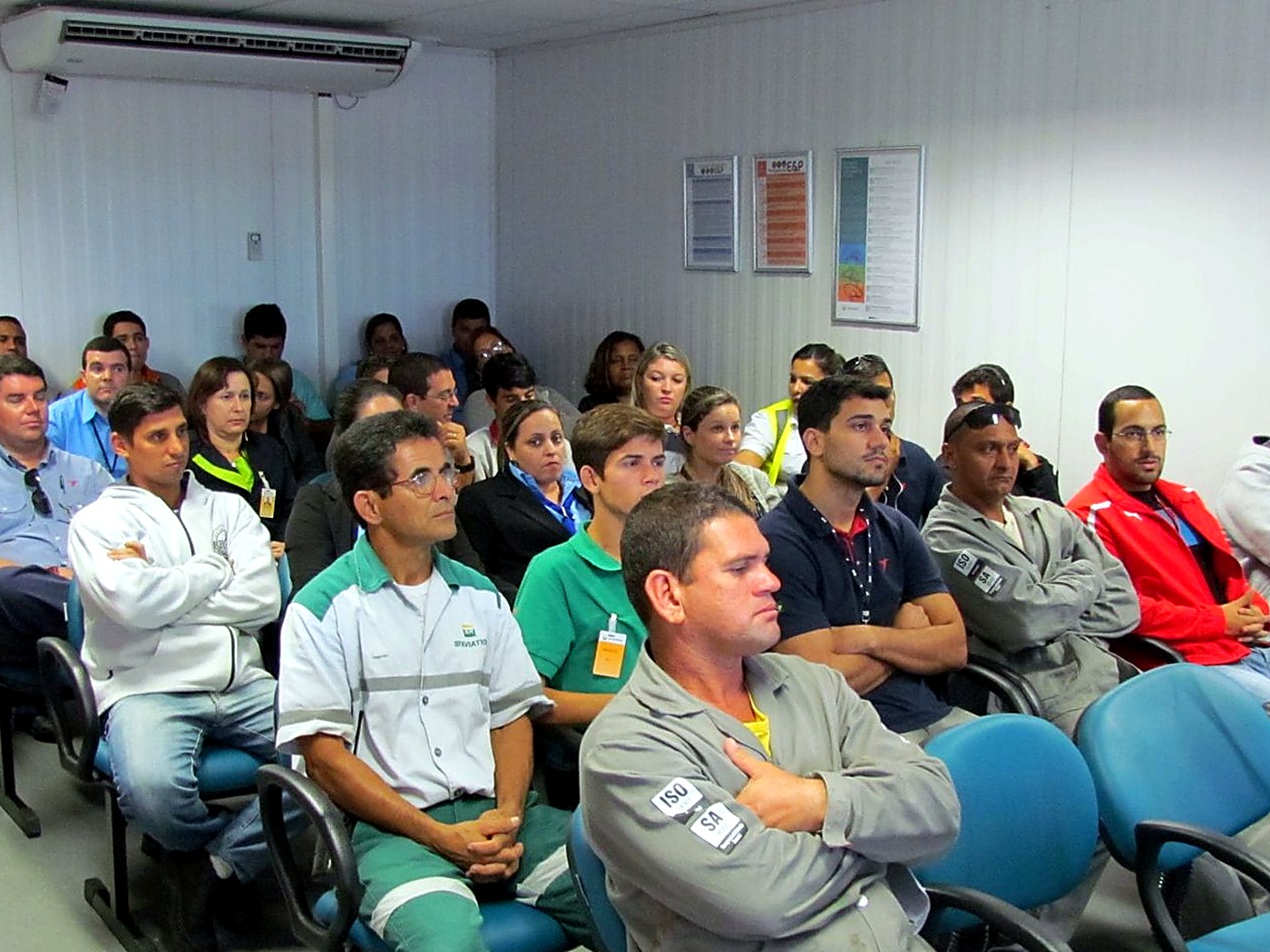 Plateia de operadores acompanhando palestra de Augusto Dutra