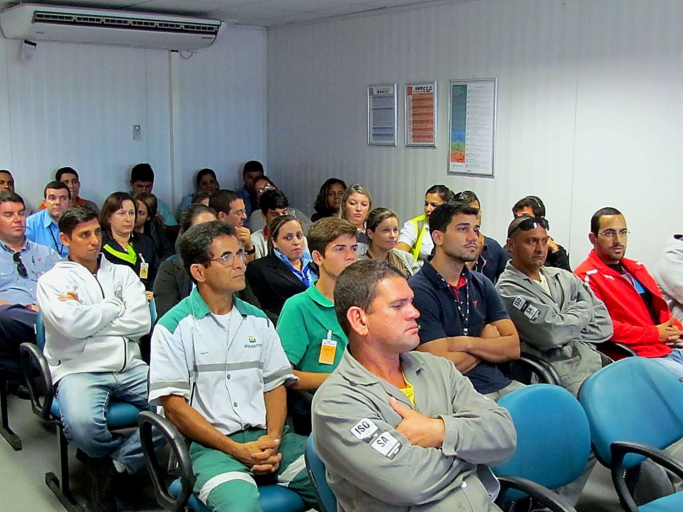 Plateia de operadores acompanhando palestra de Augusto Dutra